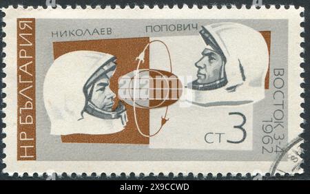 BULGARIEN - CA. 1966: Briefmarke von Bulgarien, zeigt Andrian Nikolajew, Pawel Popowitsch, Wostoks, ca. 1966 Stockfoto