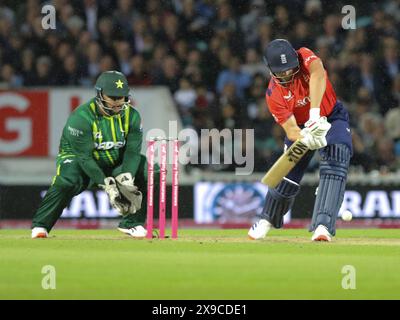 London, Großbritannien. 30. Mai 2024. London, England, Mai 30 2024: Will Jacks (85 England) spielte beim vierten Spiel der Vitality T20 International zwischen England und Pakistan im Kia Oval in London. (Jay Patel/SPP) Credit: SPP Sport Press Photo. /Alamy Live News Stockfoto