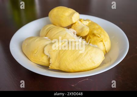 Fleisch gelb durian König der Früchte auf Schüssel bereit Essen Stockfoto