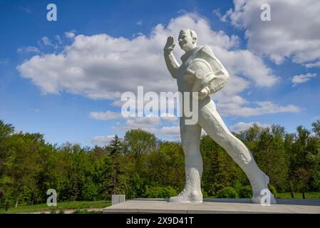 REGION SARATOW, RUSSLAND - 4. MAI 2024: Denkmal für Juri Gagarin. Der Park der Weltraumforscher. Region Saratow, Russland Stockfoto