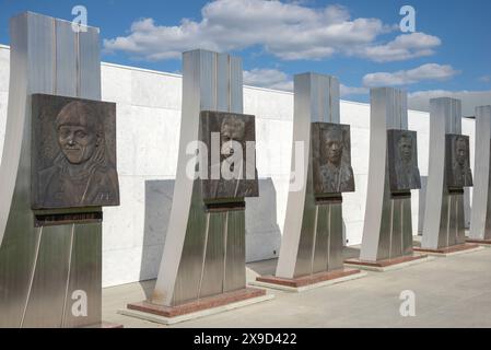 REGION SARATOW, RUSSLAND - 04. MAI 2024: Fragment der Galerie der Kosmonauten. Der Park der Weltraumforscher. Region Saratow, Russland Stockfoto