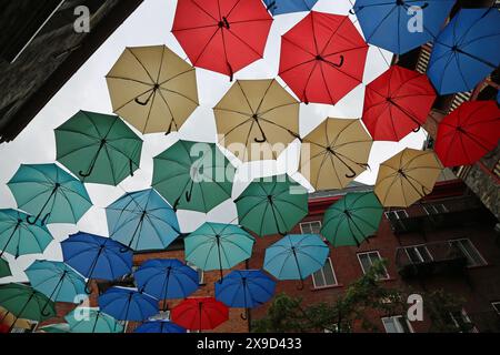 Installation mit Regenschirmen - Rue du cUL-de-SAC, Quebec City, Kanada Stockfoto