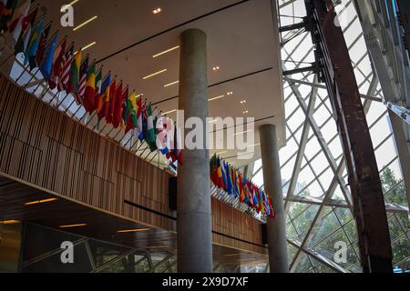 Im Memorial Museum Pavillon von 911 wurden internationale Flaggen angebracht, um die Länder der Opfer der Anschläge zu kennzeichnen – Manhattan, New York City Stockfoto