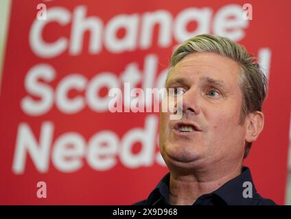 Aktenfoto vom 15. Mai 08/23 von dem Labour-Führer Sir Keir Starmer, der eine Veranstaltung "in Conversation" in Glasgow abhält. Sir Keir Starmer hat Labour's 'Anzahlung' an die schottischen Wähler versprochen, da er ein 'Jahrzehnt nationaler Erneuerung' versprach, aber SNP-Chef John Swinney hat verlangt, dass jede kommende Labour-Regierung unmittelbar nach den Parlamentswahlen einen Nothaushalt hat, um die NHS-Mittel zu stärken. Der Labour-Führer Sir Keir schließt sich dem schottischen Labour-Führer Anas Sarwar am Freitag an, um die ersten sechs Versprechen seiner Partei an Schottland vor der Abstimmung vom 4. Juli zu veröffentlichen. Ausgabedatum: Freitag, 31. Mai 2024. Stockfoto