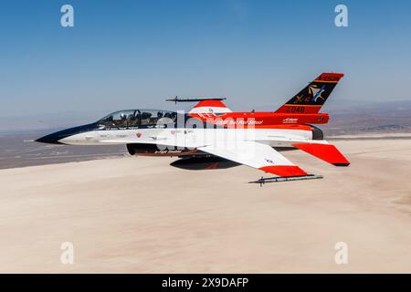 Die X-62A VISTA fliegt im April 30 über der Edwards Air Force Base, Kalifornien. (Foto Der Luftwaffe Von Richard Gonzales) Stockfoto