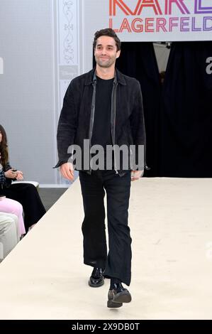 Maximilian Befort bei der Premiere der Disney-Serie „Becoming Karl Lagerfeld“ im Zoo Palast. Berlin, 30.05.2024 Stockfoto