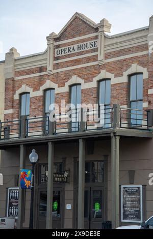 Henderson, USA - 21. Oktober 2023 - Opernhaus und Henderson Civic Theater 1885 an der Main Street im historischen Stadtzentrum von Henderson im Rusk County erbaut Stockfoto