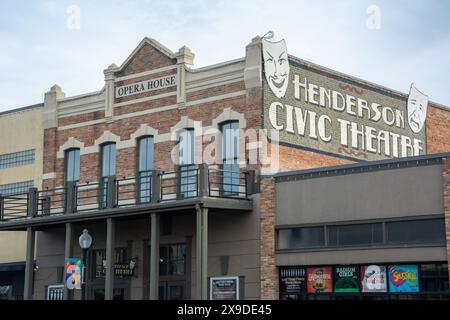 Henderson, USA - 21. Oktober 2023 - Opernhaus und Henderson Civic Theater 1885 an der Main Street im historischen Stadtzentrum von Henderson im Rusk County erbaut Stockfoto