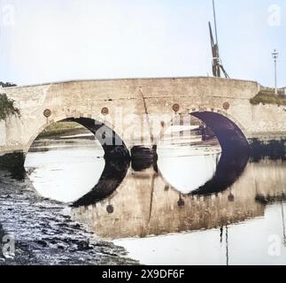 Kolourisierte Zauberlaterne der Brücke über den Fluss Deben bei Wilford Bridge, Melton, Suffolk, England, Großbritannien um 1910 Stockfoto