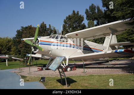 ESKISEHIR, TURKIYE - 17. SEPTEMBER 2023: Antonov AN-2 im Vecihi Hurkus Aviation Park ausgestellt Stockfoto