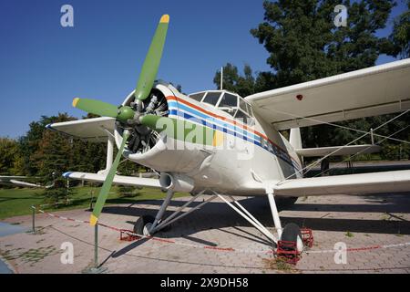 ESKISEHIR, TURKIYE - 17. SEPTEMBER 2023: Antonov AN-2 im Vecihi Hurkus Aviation Park ausgestellt Stockfoto