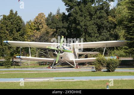 ESKISEHIR, TURKIYE - 17. SEPTEMBER 2023: Antonov AN-2 im Vecihi Hurkus Aviation Park ausgestellt Stockfoto