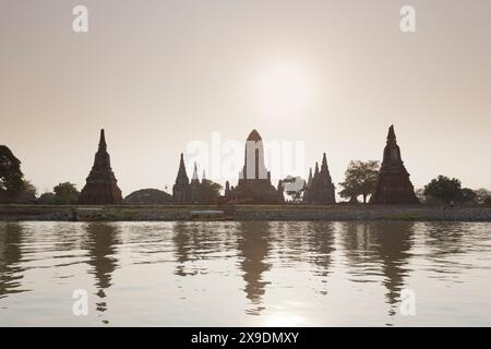 Wat Chaiwatthanaram Tempel in der Abenddämmerung, Ayutthaya, Thailand Stockfoto