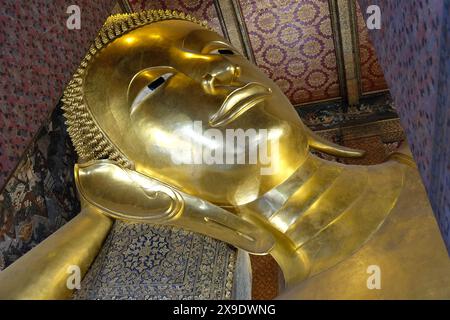 Bangkok Thailand Wat Pho Tempel - Liegende goldene Buddha Statue Stockfoto