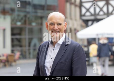 Verleger Manuel Herder beim Fruehstuecksveranstaltung mit dem Herder Verlag in der Buchhandlung Buchbar waehrend des Katholikentags in Erfurt am 31.05.2024. Bis Sonntag werden rund 20,000 aktiv teilnehmende erwartet. 103. Deutscher Katholikentag steht unter dem Leitwort Zukunft hat der Mensch des Friedens aus Psalm 37. Siehe epd-Meldung vom 31.05.2024 NUR REDAKTIONELLE VERWENDUNG *** Verlag Manuel Herder bei der Frühstücksveranstaltung mit dem Herder Verlag in der Buchbar während des Katholischen Tages in Erfurt am 31. Mai 2024 werden bis Sonntag der 103. Deutsche Katholik rund 20.000 aktive Teilnehmer erwartet Stockfoto