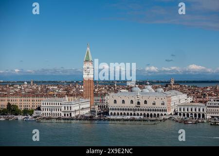 Markusplatz und Dogenpalast ab San Giorgio. Venedig, Italien Stockfoto