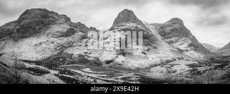 Blick auf die Three Sisters, Glen Coe, Highlands, Schottland, Großbritannien, Europa. Stockfoto