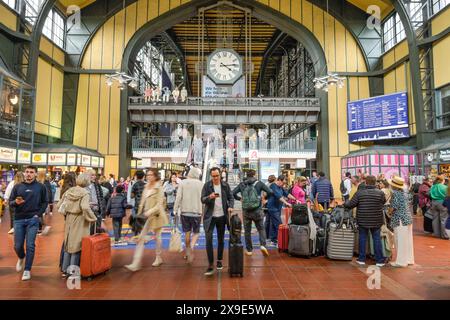 Wandelhalle, Hauptbahnhof, Hamburg, Deutschland *** Wandelhalle, Hauptbahnhof, Hamburg, Deutschland Stockfoto