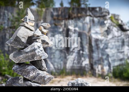 Steinkaffee befindet sich im ehemaligen Marmorbruch in Ruskeala, Republik Karelien, Russland Stockfoto