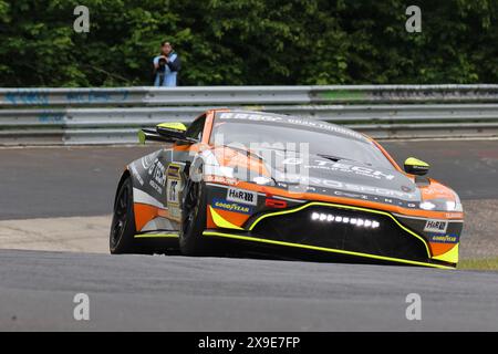 Jasmin Preisig (Herisau/che) / Benjamon Hites (Santiago/CHL) / Christoph Breuer (Nettersheim/DEU) / Reinhold Renger (Rothenburg/DEU), #175, Aston Martin Vantage AMR GT4, Team: PROsport Racing (DEU), Motorsport, ADAC Ravenol 24H Rennen Nürnberg, 30.05.2024 - 02.06.2024, Donnerstag 30.05.2024-Juerfost Stockfoto