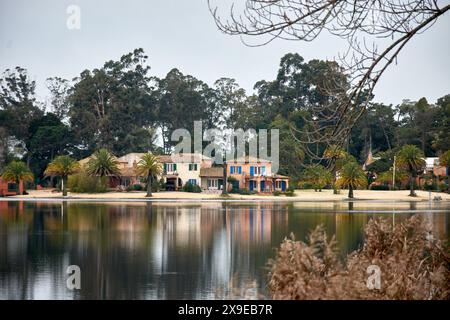 Spektakulärer See in Mira, Portugal im Zentrum des Landes (Dreieck Aveiro - Coimbra - Figueira da Foz), genannt Ria de Aveiro Stockfoto