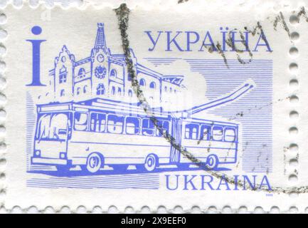 UKRAINE - UM 2006: Marke gedruckt von der Ukraine, zeigt Oberleitungsbus, um 2006 Stockfoto