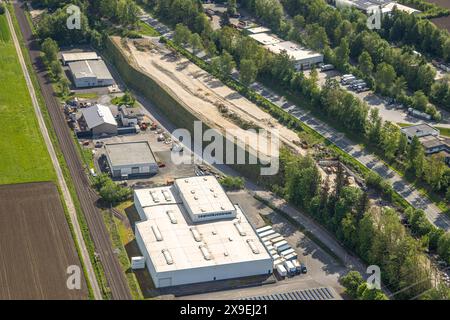 Luftbild, Gewerbegebiet im Öhler, Fernsicht mit Blick nach Velmede und Ruhrtalbrücke Velmede, Logistikzentrum Spediiton Häger, Hügellandschaft, Wiesen und Felder, Velmede, Bestwig, Sauerland, Nordrhein-Westfalen, Deutschland ACHTUNGxMINDESTHONORARx60xEURO *** Luftansicht, Industriegebiet im Öhler, Fernsicht mit Blick auf Velmede und Ruhrtalbrücke Velmede, Logistikzentrum Spediiton Häger, hügelige Landschaft, Wiesen und Felder, Velmede, Bestwig, Sauerland, Nordrhein-Westfalen, Deutschland ATTENTIONxMINDESTHONORARx60xEURO Stockfoto