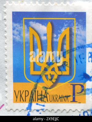 UKRAINE - CA. 2006: Briefmarke gedruckt von der Ukraine, zeigt Wappen, ca. 2006 Stockfoto