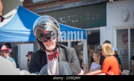 Klassische und Vintage-Motorräder, elegante Kleidung und Fahrten, um Geld und Bewusstsein für die psychische Gesundheit der Männer und Prostatakrebs Forschung zu sammeln. Stockfoto