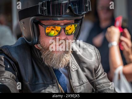 Klassische und Vintage-Motorräder, elegante Kleidung und Fahrten, um Geld und Bewusstsein für die psychische Gesundheit der Männer und Prostatakrebs Forschung zu sammeln. Stockfoto