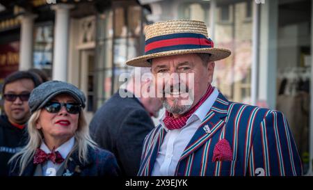 Klassische und Vintage-Motorräder, elegante Kleidung und Fahrten, um Geld und Bewusstsein für die psychische Gesundheit der Männer und Prostatakrebs Forschung zu sammeln. Stockfoto