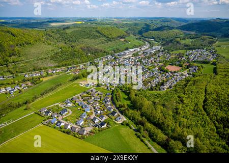 Luftbild, Wohngebiet Ortsansicht Ortsteil Hoppecke, Gewerbegebiet Hoppecke Batterien GmbH Batteriehersteller, Hoppecke, Brilon, Sauerland, Nordrhein-Westfalen, Deutschland ACHTUNGxMINDESTHONORARx60xEURO *** Luftsicht, Wohngebiet, Blick auf Hoppecke, Industriegebiet Hoppecke Batterien GmbH Batteriehersteller, Hoppecke, Brilon, Sauerland, Nordrhein-Westfalen, Deutschland ATTENTIONxMINDESTHONORARx60xEURO Stockfoto