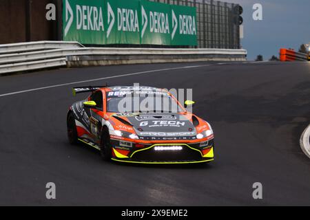 Jasmin Preisig (Herisau/che) / Benjamon Hites (Santiago/CHL) / Christoph Breuer (Nettersheim/DEU) / Reinhold Renger (Rothenburg/DEU), #175, Aston Martin Vantage AMR GT4, Team: PROsport Racing (DEU), Motorsport, ADAC Ravenol 24H Rennen Nürnberg, 30.05.2024 - 02.06.2024, Donnerstag 30.05.2024-Juerfost Stockfoto