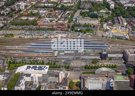 Luftbild, City, Hbf Hauptbahnhof Dortmund mit Bahnhofsvorplatz, überdachte Bahnsteige und S-Bahn, Parkplätze Steinwache Hbf Nord, Wohngebiet Kurfürstenstraße, evang. Pauluskirche und Kirche St. Michael, Postbank Gebäude, Agentur für Arbeit und Dietrich-Keuning-Haus, Dortmund, Ruhrgebiet, Nordrhein-Westfalen, Deutschland ACHTUNGxMINDESTHONORARx60xEURO *** Luftansicht, Stadt, Dortmund Hauptbahnhof mit Bahnhofsvorplatz, überdachte Bahnsteige und S-Bahn, Parkplätze Steinwache Hbf Nord, Wohngebiet Kurfürstenstraße, evang Pauluskirche und Kirche St. Michael, Postbank Gebäude, Agentur für Arbeit Stockfoto