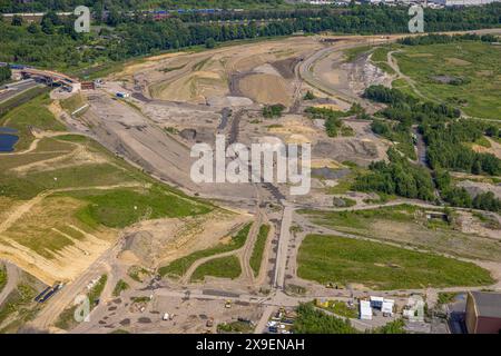 Luftbild, Gewerbegebiet Westfalenhütte Gelände, links Brückenbaustelle mit Neubau der Straßenüberführung Hildastraße über Bahngleise zur Nordstadt, Dortmund, Ruhrgebiet, Nordrhein-Westfalen, Deutschland ACHTUNGxMINDESTHONORARx60xEURO *** Luftansicht, Gewerbegebiet Westfalenhütte, links Brückenbaustelle mit Neubau der Straßenüberführung Hildastraße über Gleise nach Nordstadt, Dortmund, Ruhrgebiet Nordrhein-Westfalen, Deutschland ATTENTIONxMINDESTHONORARx60xEURO Stockfoto