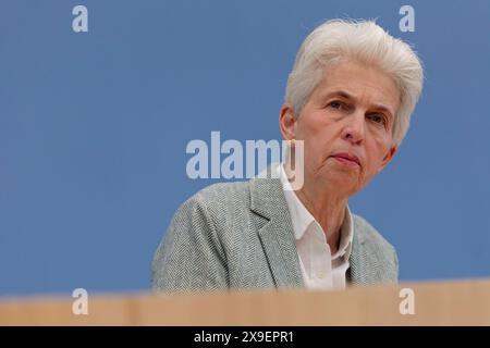 Strack-Zimmermann zur Verteidigungspolitik 2024 2011-05-31 Deutschland, Berlin - Bundespressekonferenz: Marie-Agnes Strack-Zimmermann FDP, Stellvertretende Bundesvorsitzende und Vorsitzende des Verteidigungsausschusses im Deutschen Bundestag, zum Stand der Sicherheits- und Verteidigungspolitik in Deutschland und Europa. *** Strack Zimmermann zur Verteidigungspolitik 2024 05 31 Deutschland, Berlin Bundespressekonferenz Marie Agnes Strack Zimmermann FDP , Stellvertretende Bundesvorsitzende und Vorsitzende des Verteidigungsausschusses im Deutschen Bundestag, zum Stand der Sicherheits- und Verteidigungspolitik in Deutschland und Europ Stockfoto
