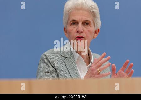 Strack-Zimmermann zur Verteidigungspolitik 2024 2011-05-31 Deutschland, Berlin - Bundespressekonferenz: Marie-Agnes Strack-Zimmermann FDP, Stellvertretende Bundesvorsitzende und Vorsitzende des Verteidigungsausschusses im Deutschen Bundestag, zum Stand der Sicherheits- und Verteidigungspolitik in Deutschland und Europa. *** Strack Zimmermann zur Verteidigungspolitik 2024 05 31 Deutschland, Berlin Bundespressekonferenz Marie Agnes Strack Zimmermann FDP , Stellvertretende Bundesvorsitzende und Vorsitzende des Verteidigungsausschusses im Deutschen Bundestag, zum Stand der Sicherheits- und Verteidigungspolitik in Deutschland und Europ Stockfoto