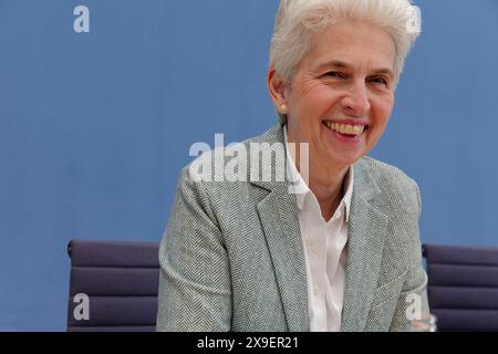 Strack-Zimmermann zur Verteidigungspolitik 2024 2011-05-31 Deutschland, Berlin - Bundespressekonferenz: Marie-Agnes Strack-Zimmermann FDP, Stellvertretende Bundesvorsitzende und Vorsitzende des Verteidigungsausschusses im Deutschen Bundestag, zum Stand der Sicherheits- und Verteidigungspolitik in Deutschland und Europa. *** Strack Zimmermann zur Verteidigungspolitik 2024 05 31 Deutschland, Berlin Bundespressekonferenz Marie Agnes Strack Zimmermann FDP , Stellvertretende Bundesvorsitzende und Vorsitzende des Verteidigungsausschusses im Deutschen Bundestag, zum Stand der Sicherheits- und Verteidigungspolitik in Deutschland und Europ Stockfoto