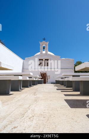 Blick auf die Kirche Agia Theodoti in iOS Griechenland, wo die Einheimischen jährlich ein fest veranstalten und die Heilige Maria feiern Stockfoto