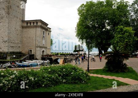 Rival del garda/Itlay/30 Mai 2024/ . Blick auf das italienische Rivra del garda und das Leben am gardasee und die italienische Stadt Riva del garda Itlay Stockfoto