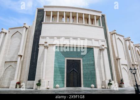 Katara Cultural Village, ein kultureller und kommerzieller Komplex in Doha, Katar, liegt an der Ostküste zwischen West Bay und The Pearl. Stockfoto