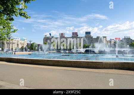 Bucarest, Rumänien. Mai 2024. Die Springbrunnen auf dem Unirii-Platz im Stadtzentrum Stockfoto