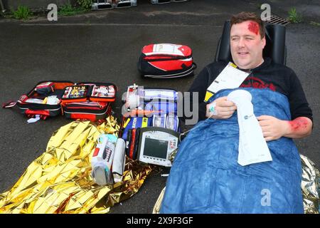 ***PRESSEMITTEILUNG & BILDERGALERIE*** Großangelegte Übung von Feuerwehr & ASB, Organisationen üben Massenanfall von Verletzten MANV in Klärwerk und Industriebrache 18.05.2024: Pressemitteilung des ASB Region Ludwigsburg: Presseinformation Feuerwehr und Rettungsdienst trainieren den Ernstfall am 18. Mai 2024 MANV-Übung am 18. Mai 2024 Markgröningen / Ludwigsburg, 17. Mai 2024 Uhr Samstag, den 18. Mai 2024 findet im Bereich Markgröningen eine Übung mit dem Rettungsdienst des ASB Region Ludwigsburg und der Freiwilligen Feuerwehr in Markgröningen zum Thema Massenanfall von Verletzten MANV statt. F Stockfoto