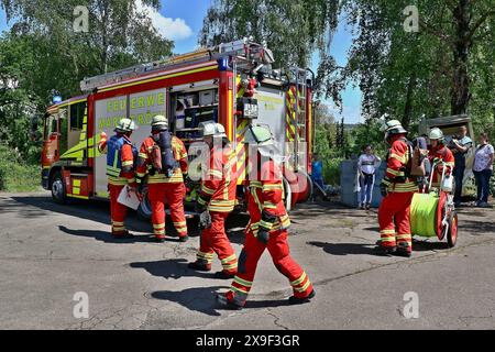***PRESSEMITTEILUNG & BILDERGALERIE*** Großangelegte Übung von Feuerwehr & ASB, Organisationen üben Massenanfall von Verletzten MANV in Klärwerk und Industriebrache 18.05.2024: Pressemitteilung des ASB Region Ludwigsburg: Presseinformation Feuerwehr und Rettungsdienst trainieren den Ernstfall am 18. Mai 2024 MANV-Übung am 18. Mai 2024 Markgröningen / Ludwigsburg, 17. Mai 2024 Uhr Samstag, den 18. Mai 2024 findet im Bereich Markgröningen eine Übung mit dem Rettungsdienst des ASB Region Ludwigsburg und der Freiwilligen Feuerwehr in Markgröningen zum Thema Massenanfall von Verletzten MANV statt. F Stockfoto