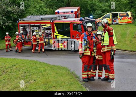 ***PRESSEMITTEILUNG & BILDERGALERIE*** Großangelegte Übung von Feuerwehr & ASB, Organisationen üben Massenanfall von Verletzten MANV in Klärwerk und Industriebrache 18.05.2024: Pressemitteilung des ASB Region Ludwigsburg: Presseinformation Feuerwehr und Rettungsdienst trainieren den Ernstfall am 18. Mai 2024 MANV-Übung am 18. Mai 2024 Markgröningen / Ludwigsburg, 17. Mai 2024 Uhr Samstag, den 18. Mai 2024 findet im Bereich Markgröningen eine Übung mit dem Rettungsdienst des ASB Region Ludwigsburg und der Freiwilligen Feuerwehr in Markgröningen zum Thema Massenanfall von Verletzten MANV statt. F Stockfoto