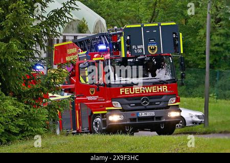 ***PRESSEMITTEILUNG & BILDERGALERIE*** Großangelegte Übung von Feuerwehr & ASB, Organisationen üben Massenanfall von Verletzten MANV in Klärwerk und Industriebrache 18.05.2024: Pressemitteilung des ASB Region Ludwigsburg: Presseinformation Feuerwehr und Rettungsdienst trainieren den Ernstfall am 18. Mai 2024 MANV-Übung am 18. Mai 2024 Markgröningen / Ludwigsburg, 17. Mai 2024 Uhr Samstag, den 18. Mai 2024 findet im Bereich Markgröningen eine Übung mit dem Rettungsdienst des ASB Region Ludwigsburg und der Freiwilligen Feuerwehr in Markgröningen zum Thema Massenanfall von Verletzten MANV statt. F Stockfoto