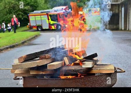 ***PRESSEMITTEILUNG & BILDERGALERIE*** Großangelegte Übung von Feuerwehr & ASB, Organisationen üben Massenanfall von Verletzten MANV in Klärwerk und Industriebrache 18.05.2024: Pressemitteilung des ASB Region Ludwigsburg: Presseinformation Feuerwehr und Rettungsdienst trainieren den Ernstfall am 18. Mai 2024 MANV-Übung am 18. Mai 2024 Markgröningen / Ludwigsburg, 17. Mai 2024 Uhr Samstag, den 18. Mai 2024 findet im Bereich Markgröningen eine Übung mit dem Rettungsdienst des ASB Region Ludwigsburg und der Freiwilligen Feuerwehr in Markgröningen zum Thema Massenanfall von Verletzten MANV statt. F Stockfoto