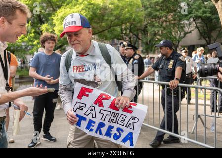 New York Ciy, USA. 30. Mai 2024. Am 30. Mai 2024 wurde der ehemalige Präsident Donald Trump wegen 34 Verbrechens in der Schattengeldspur für schuldig befunden. (Foto: Steve Sanchez/SIPA USA). Quelle: SIPA USA/Alamy Live News Stockfoto