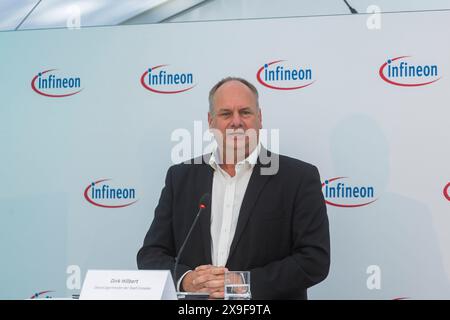 Erweiterungsbaustelle von Infineon in Dresden Infineon baut ein neues Werk in Dresden: Bei einem Pressetermin hält Dirk Hilbert, Oberbürgermeister der Landeshauptstadt Dresden, ein Grußwort. Dresden Sachsen Deutschland *** Infineon-Erweiterung Dresden Infineon baut ein neues Werk in Dresden auf einer Presseveranstaltung spricht Dirk Hilbert, Oberbürgermeister der Stadt Dresden, Dresden Sachsen Deutschland Stockfoto