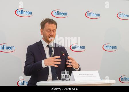 Erweiterungsbaustelle von Infineon in Dresden Infineon baut ein neues Werk in Dresden: Bei einem Pressetermin übergab Sachsens Ministerpräsident Michael Kretschmer CDU formal eine Baugenehmigung und hielt ein Grußwort. Dresden Sachsen Deutschland *** Infineon-Erweiterung in Dresden Infineon baut ein neues Werk in Dresden auf einer Presseveranstaltung übergab der sächsische Ministerpräsident Michael Kretschmer CDU eine Baugenehmigung und hielt eine Begrüßungsrede Dresden Sachsen Deutschland Stockfoto